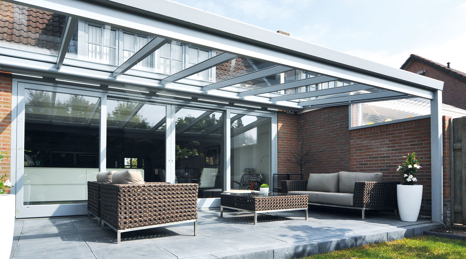 Mooi aangelegde tuin, rondom de woning.